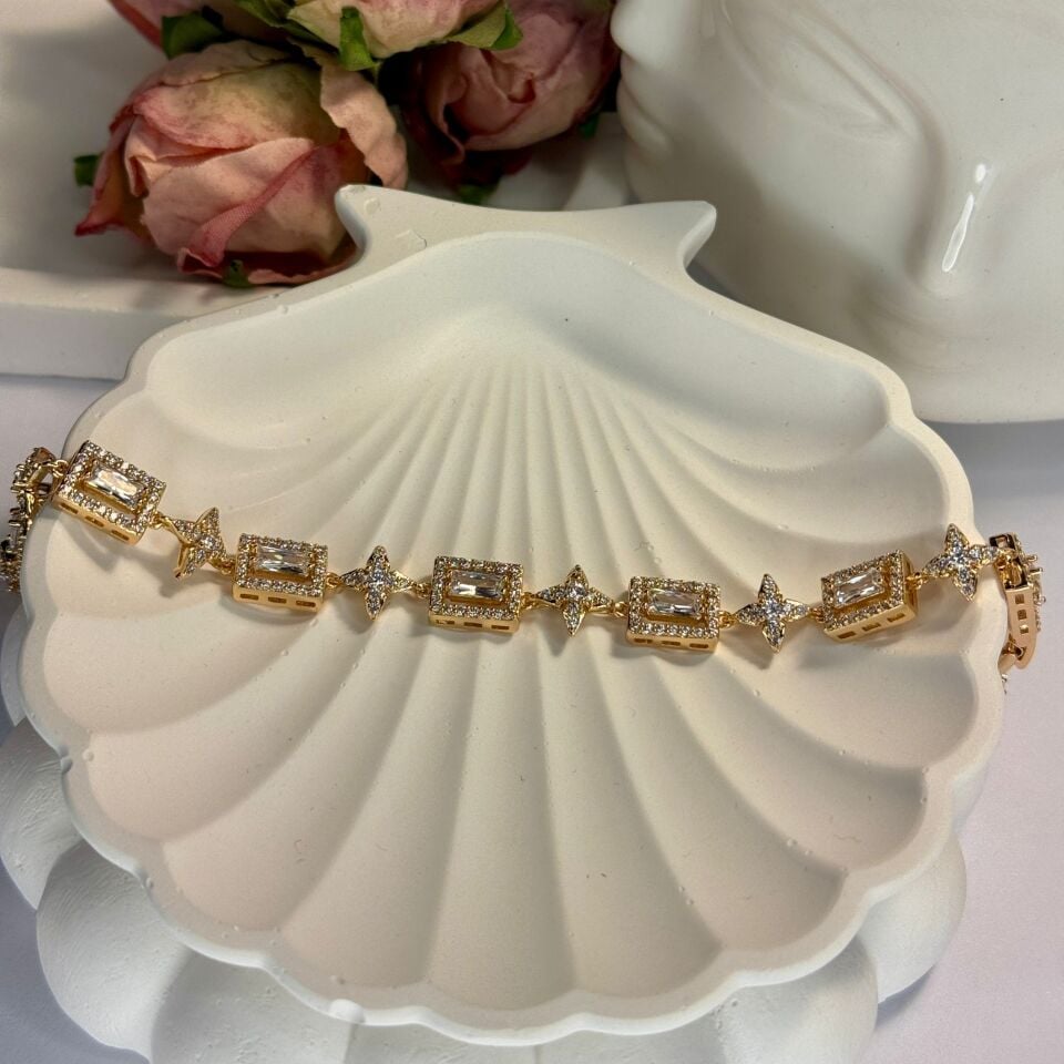 Dikdörtgen Model Taşlı Gold Renk Çelik Bileklik